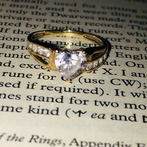 💍 Beautiful 10 karat gold ring 💍